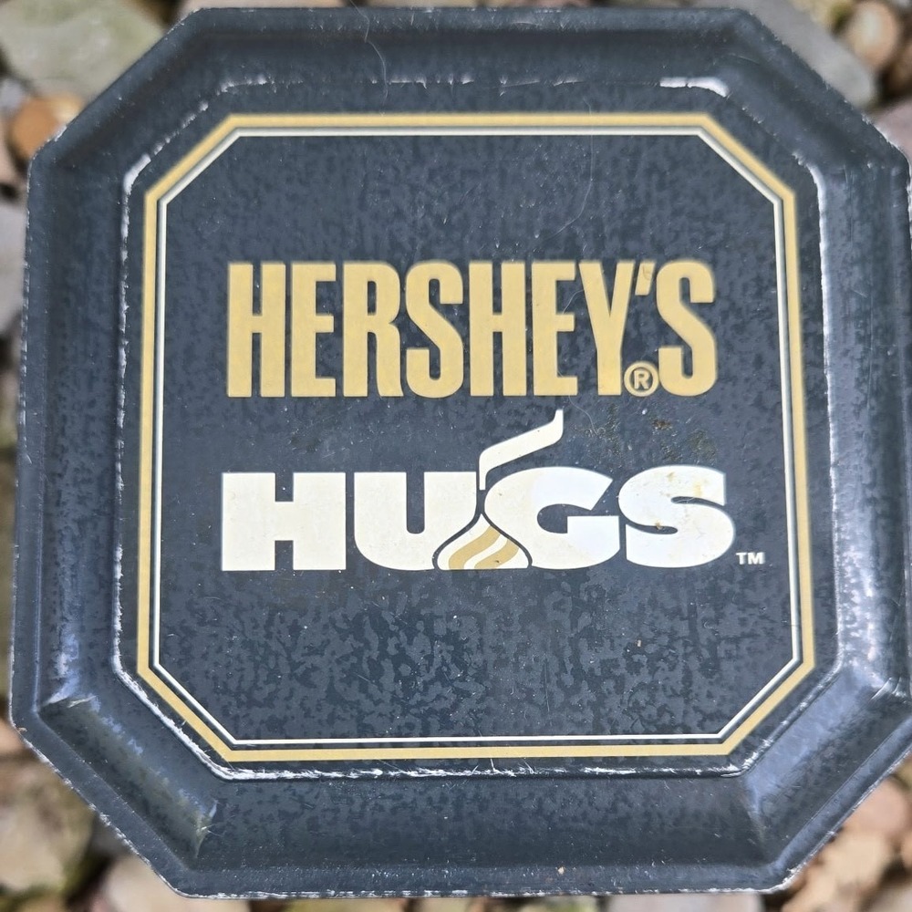 VTG Hershey's Hugs Hometown Series Canister #10 Ice‎ Cream Social Tin 1994 USA